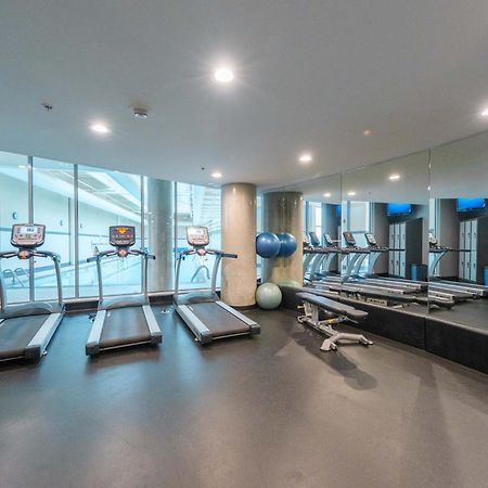 Central 1-Bedroom Apartment With Pool, Jacuzzi & Sauna Vancouver Ngoại thất bức ảnh