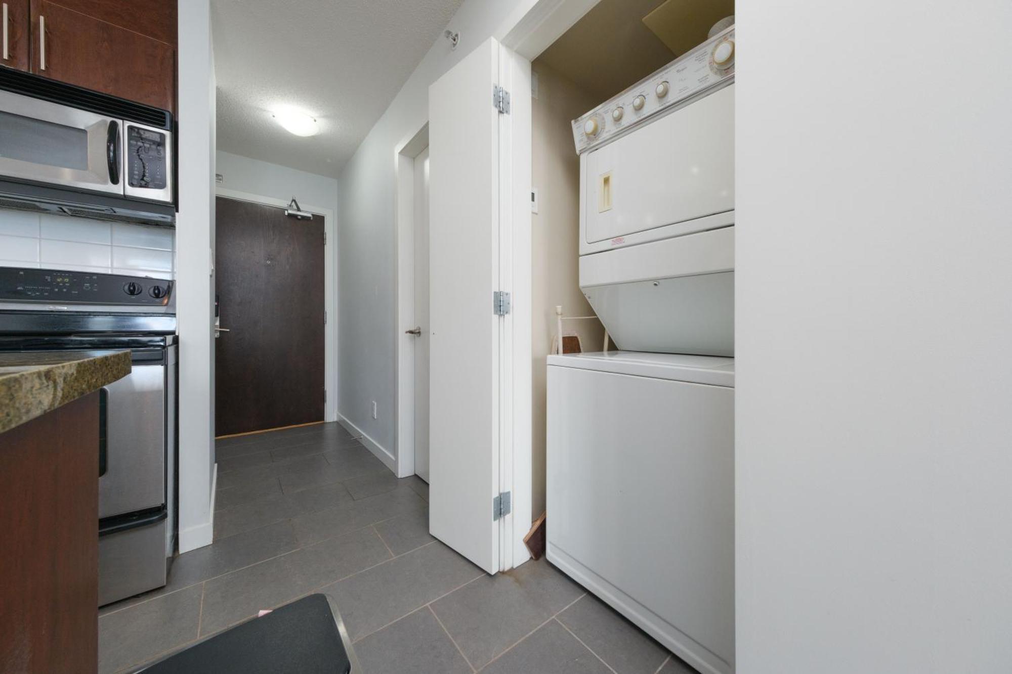 Central 1-Bedroom Apartment With Pool, Jacuzzi & Sauna Vancouver Ngoại thất bức ảnh