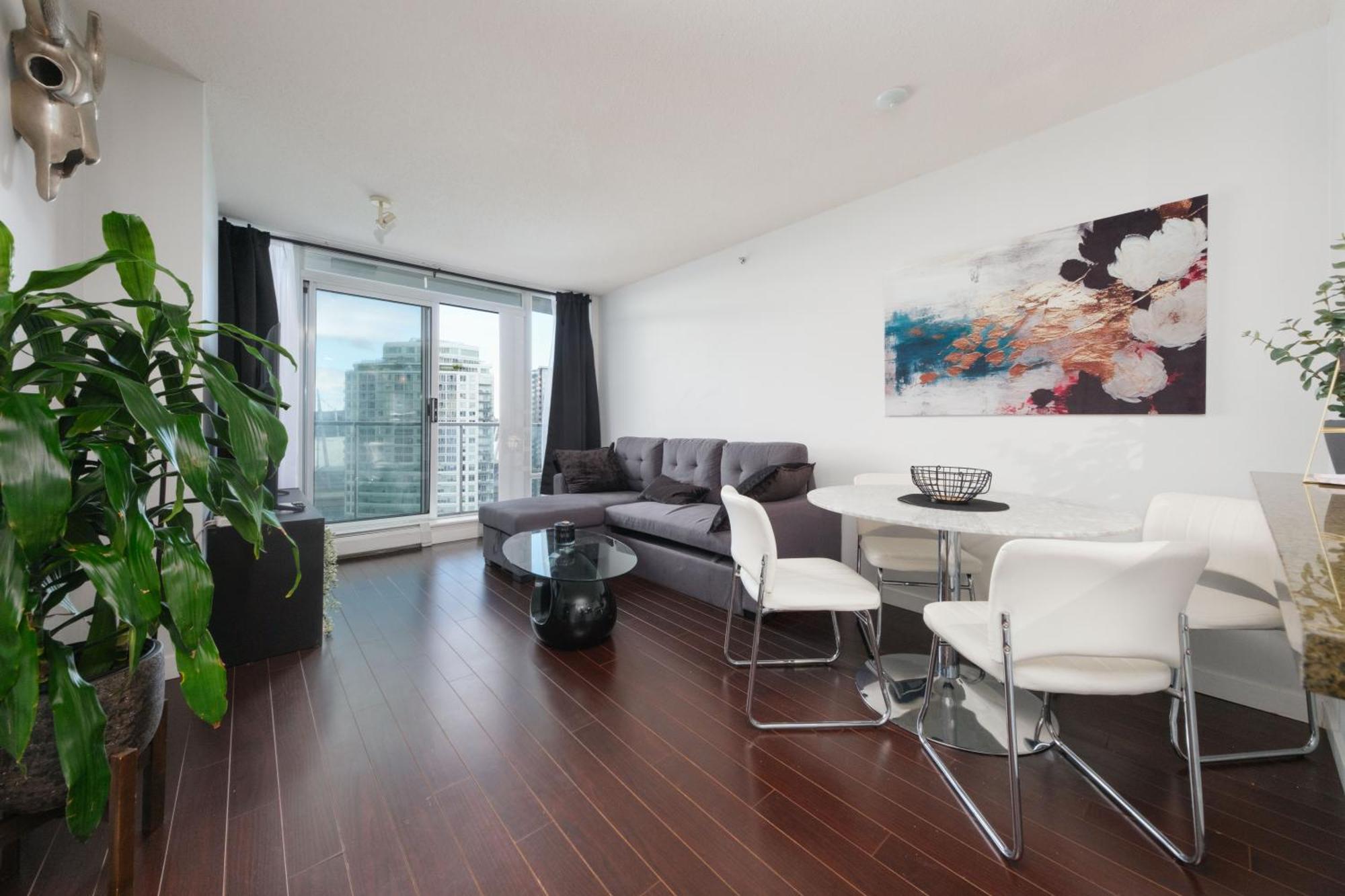 Central 1-Bedroom Apartment With Pool, Jacuzzi & Sauna Vancouver Ngoại thất bức ảnh